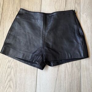 Hugo Buscati Women's High Waist Black Shorts